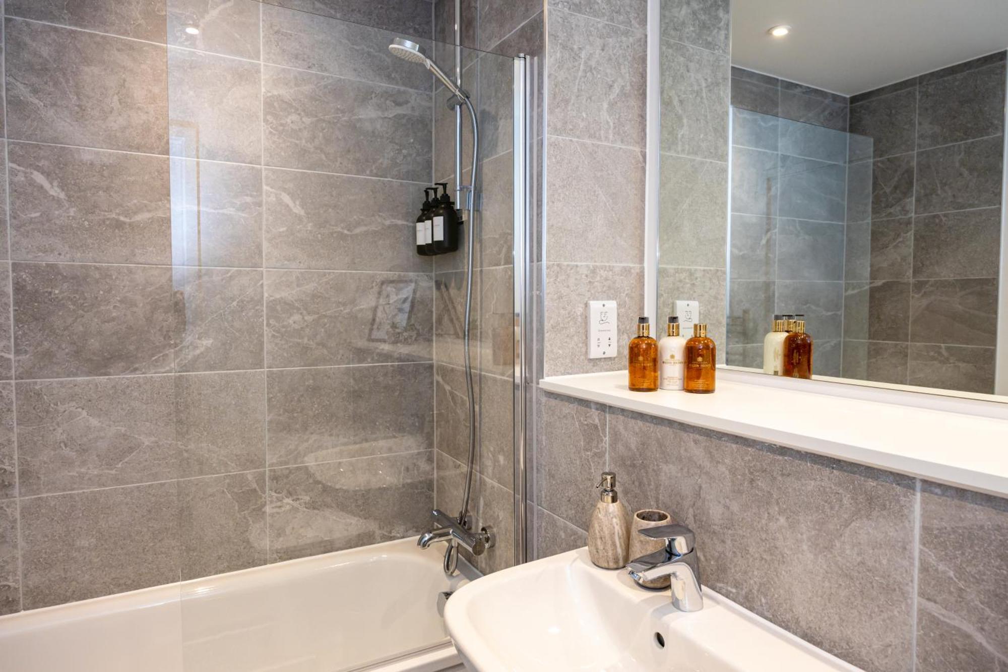 Pet Friendly 2Br Near Station By Asquare Letting Leilighet Manchester Eksteriør bilde