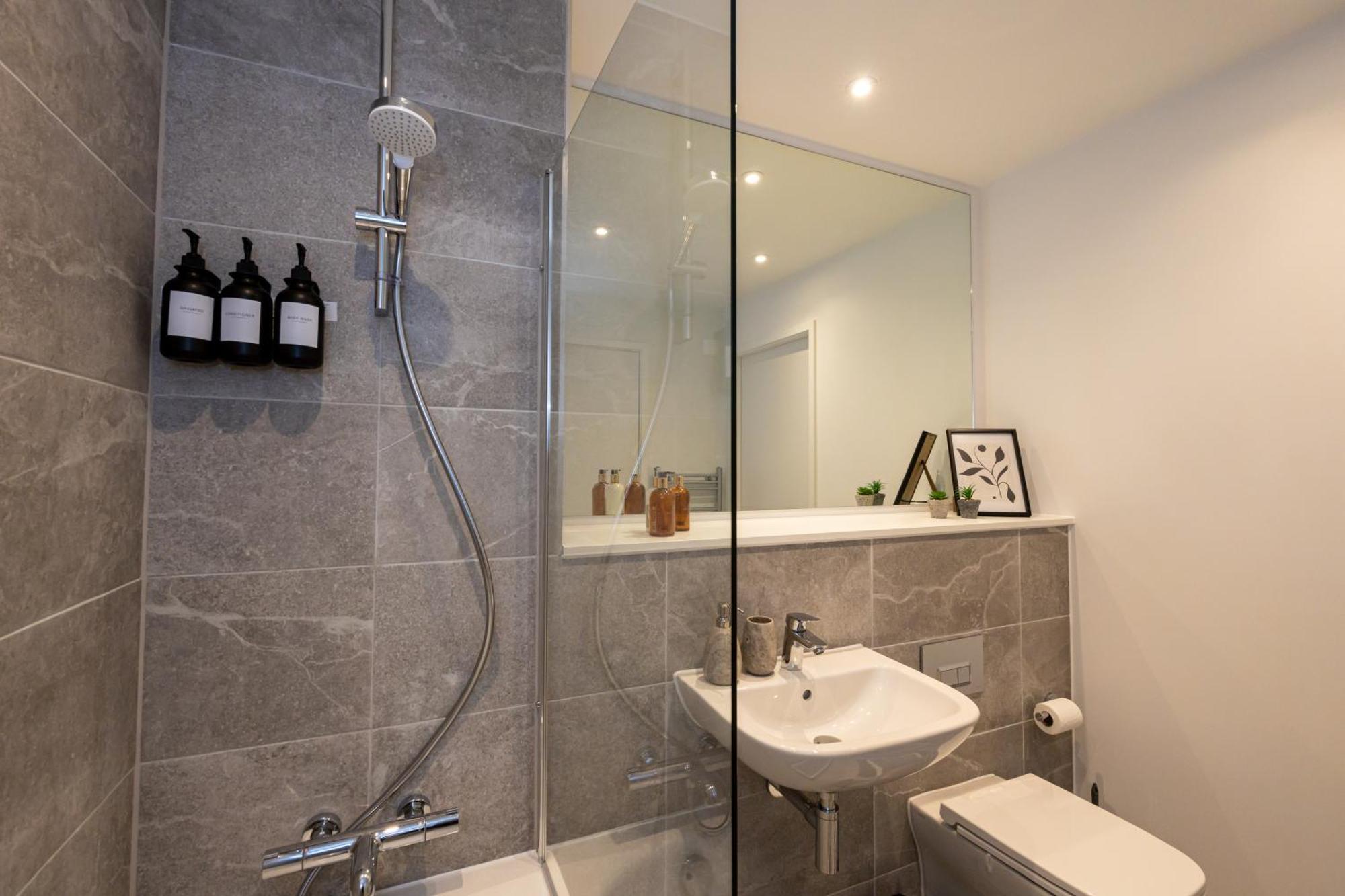 Pet Friendly 2Br Near Station By Asquare Letting Leilighet Manchester Eksteriør bilde